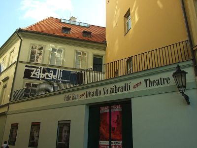 Na zábradlí
